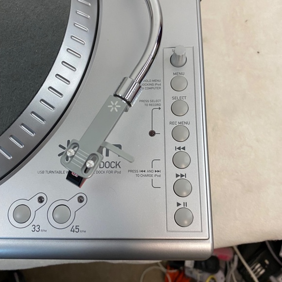 ION LP Dock USB Turntable LP to digital converter, USB-IPOD-Recording IN Box - Picture 4 of 17